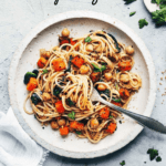 spaghetti-con-ceci-zucca-spinaci-freschi-piatto-vegano-sano