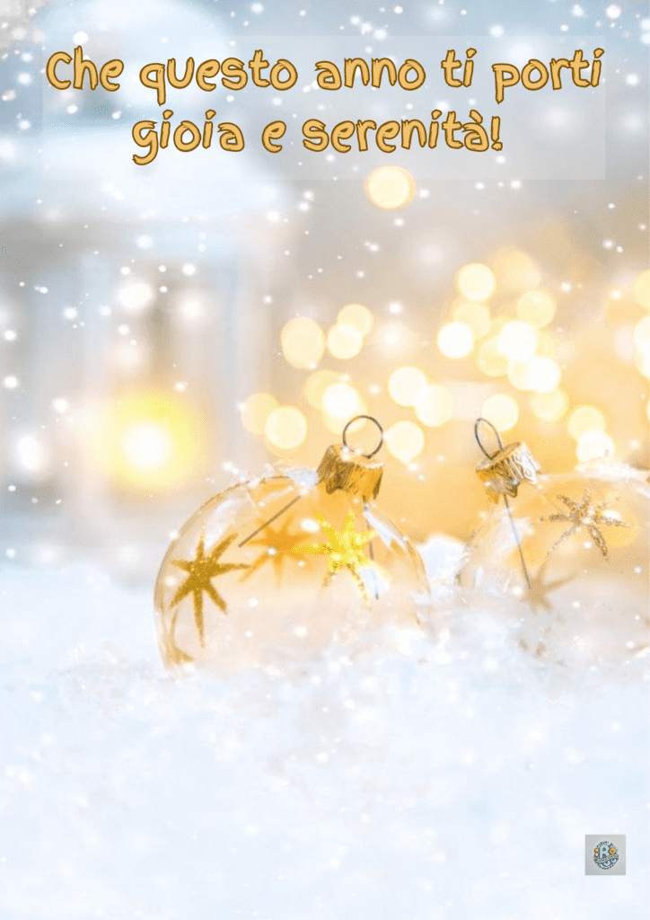 Decorazioni-Natale: Palline-natalizie-e-luci-soffuse-in-un-paesaggio-innevato,-con-un-messaggio-di-Buon-Anno-e-gioia.