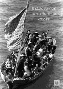 barca-di-migranti-in-mare-con-volti-carichi-di-dolore-ma-determinazione-ricordata-nella-giornata-nazionale-in-memoria-delle-vittime-dell-immigrazione